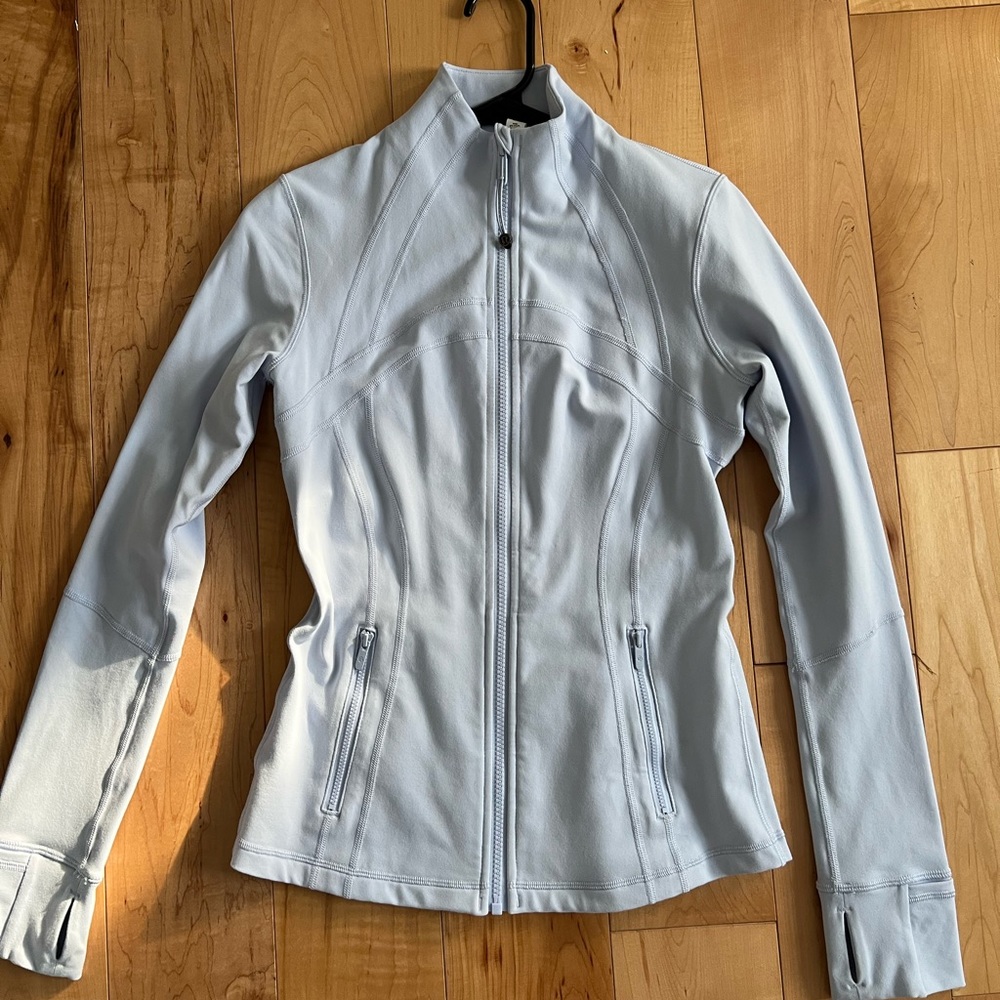 NWOT Lululemon Pastel Blue Define (Size 6)